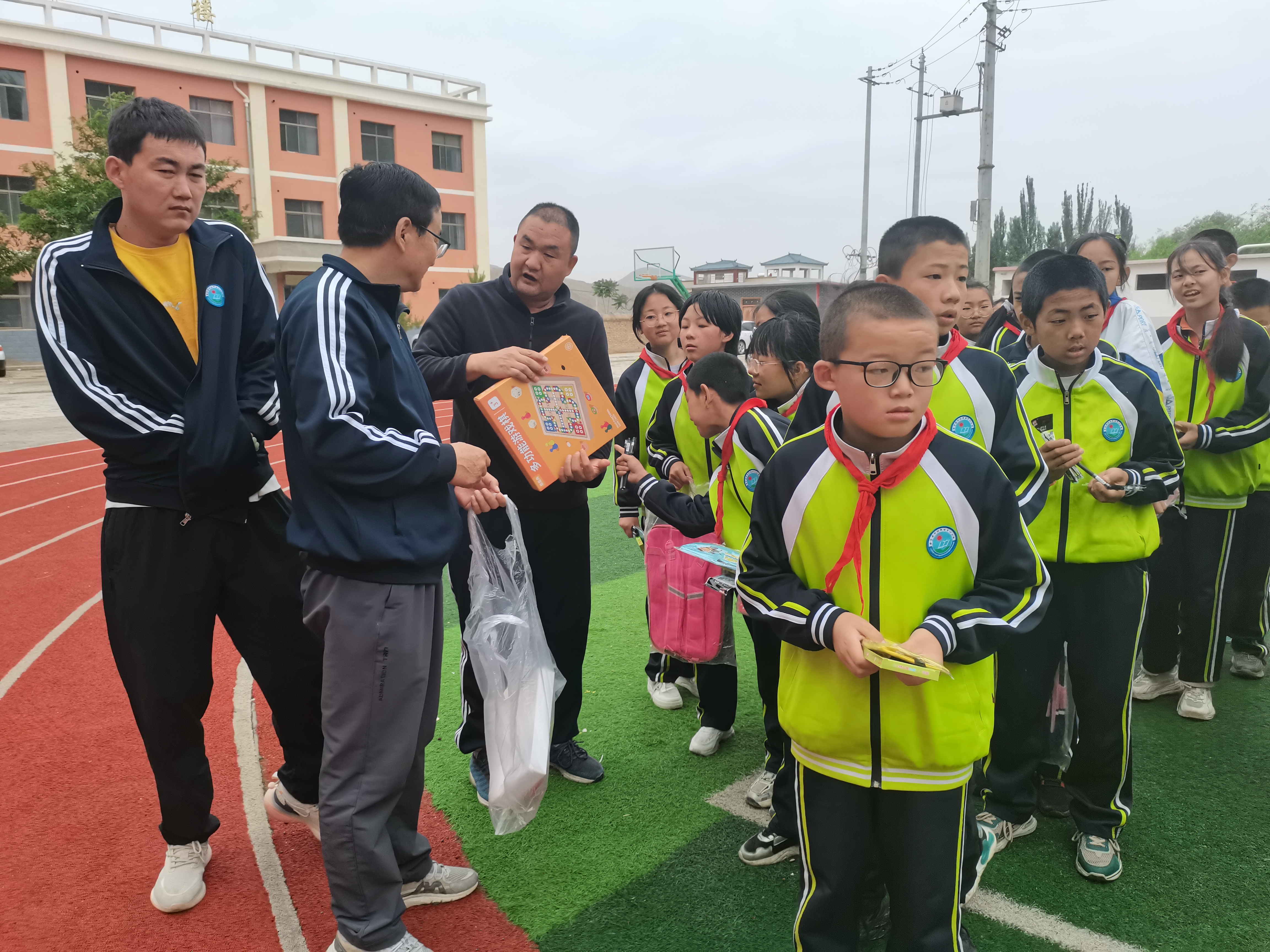 六一公益助学活动